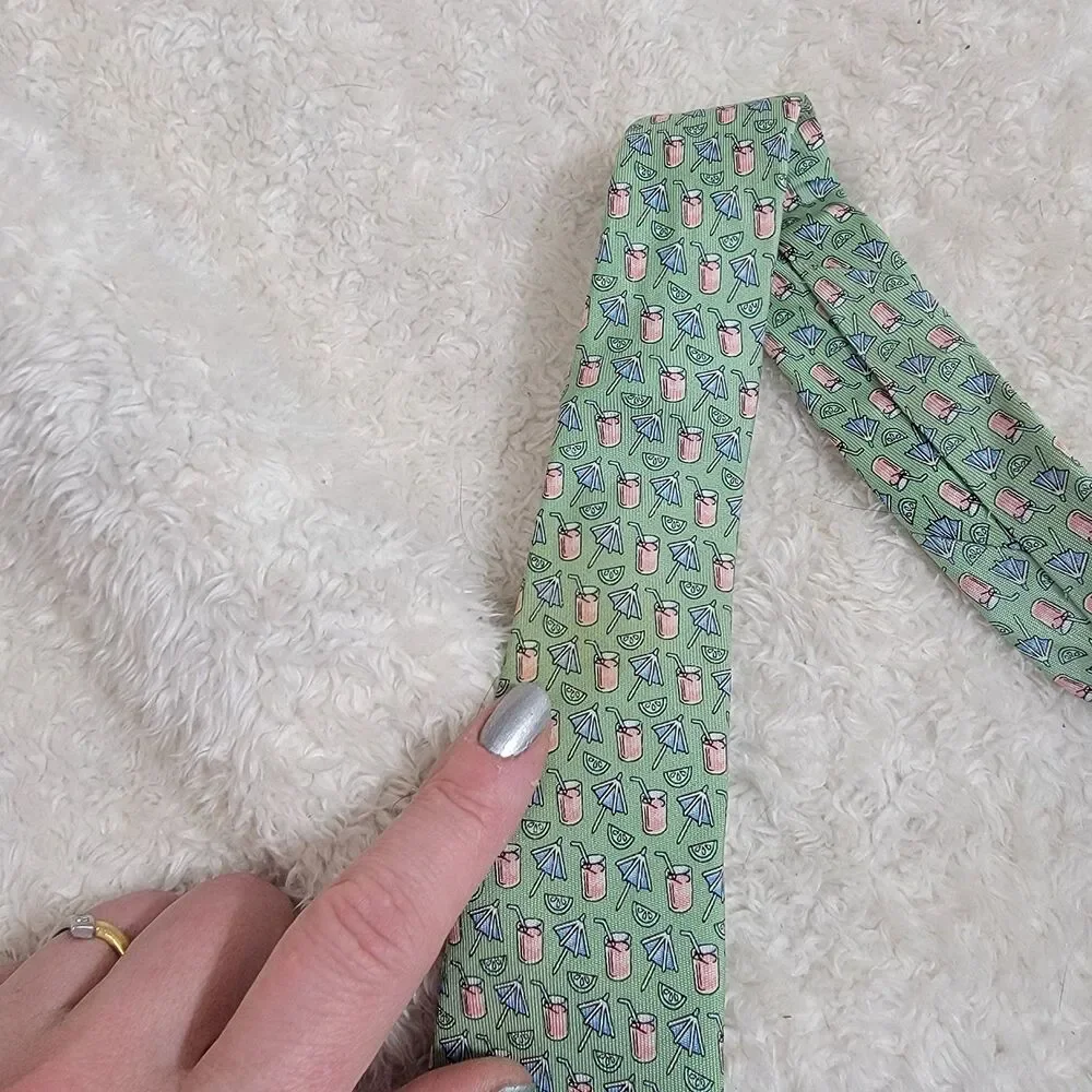 Martha’s Vineyard Vines Umbrellas Drinks On Green 100%‎ Silk Neck Tie 57